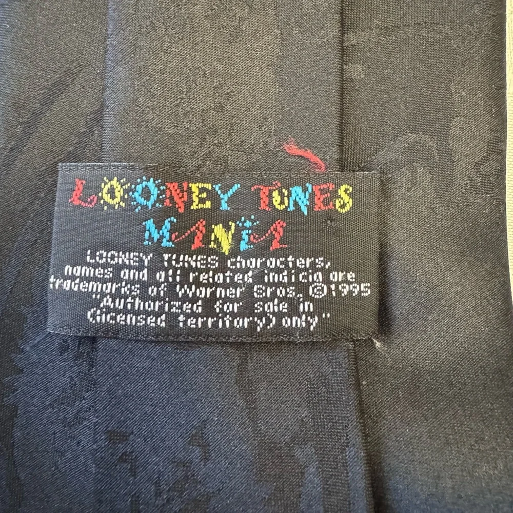 Looney Tunes Mania Vintage Tie Bugs Bunny Taz Valentines Hearts Balloons Novelty